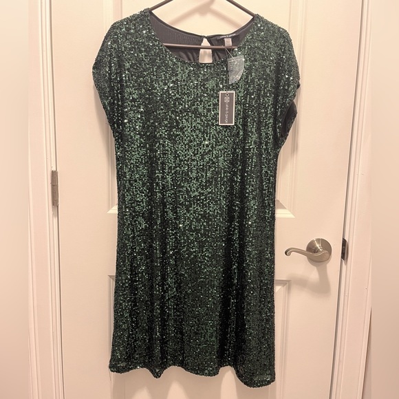 Cable & Gauge Dresses Cable Gauge Green Sequined Midi Dress Capped